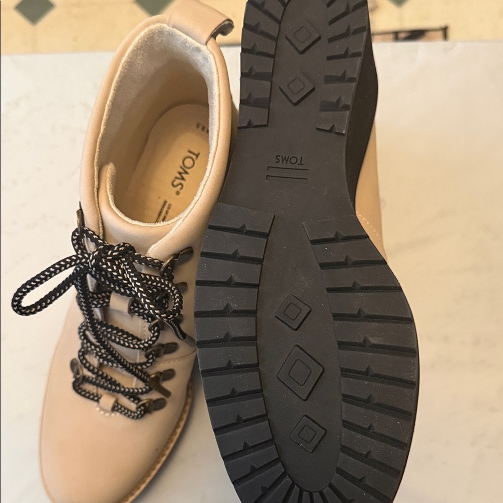 TOMS Beige Lace-Up Hiking Boot with Black Lug Sole.  New wo tags.